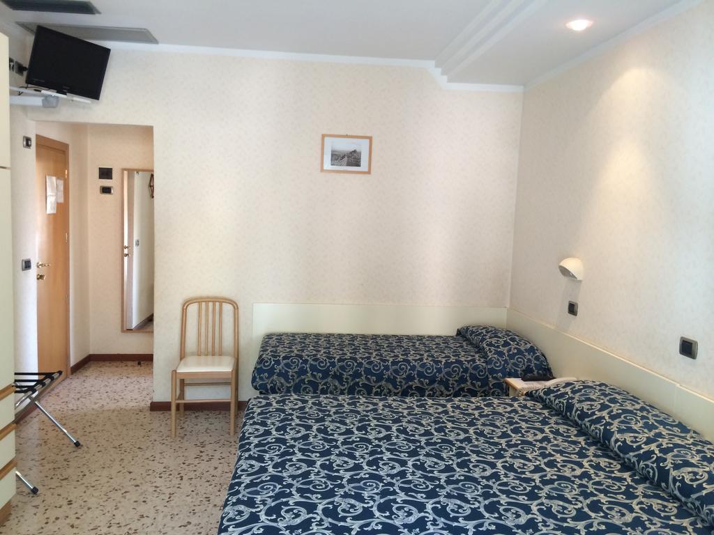 Hotel Royal Misano Adriatico Zimmer foto